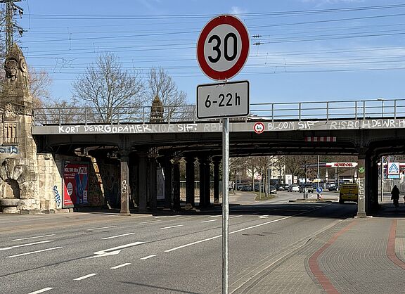 ADFC sorgt für Tempo 30 auf der Lindemannallee