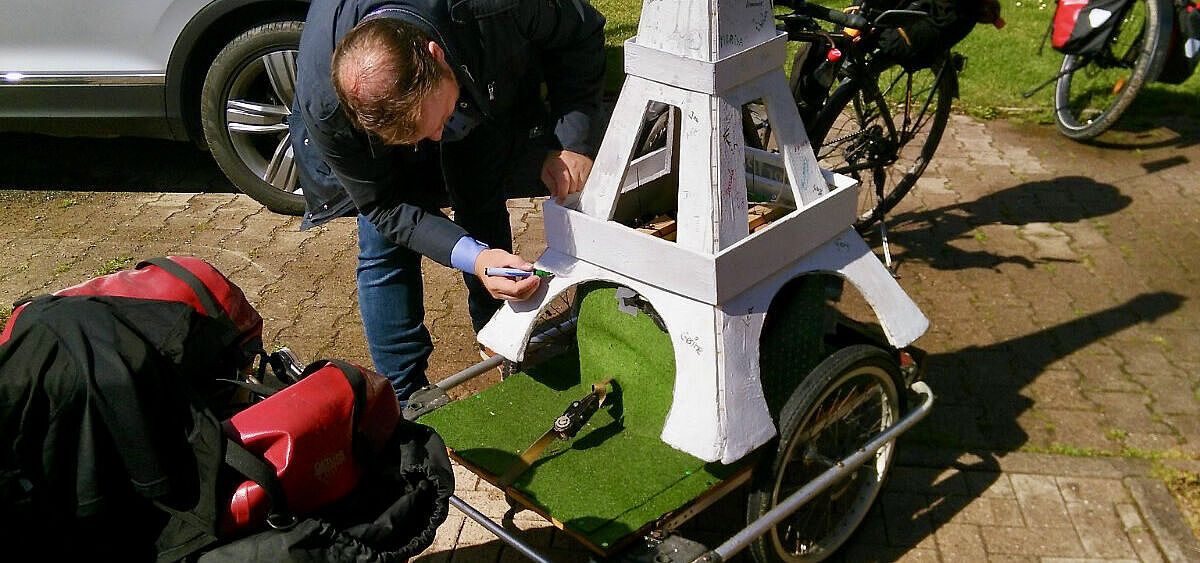 Bürgermeister signiert Eifelturm Bürgermeister Eifelturm