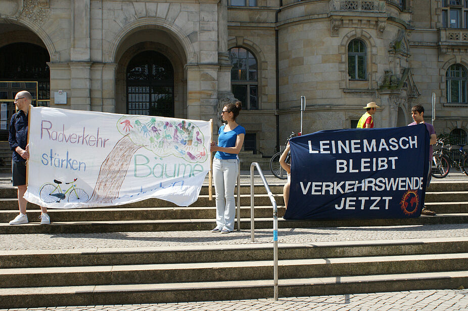 Banner am Startpunkt Zwei Demo-Banner vor dem Rathaus